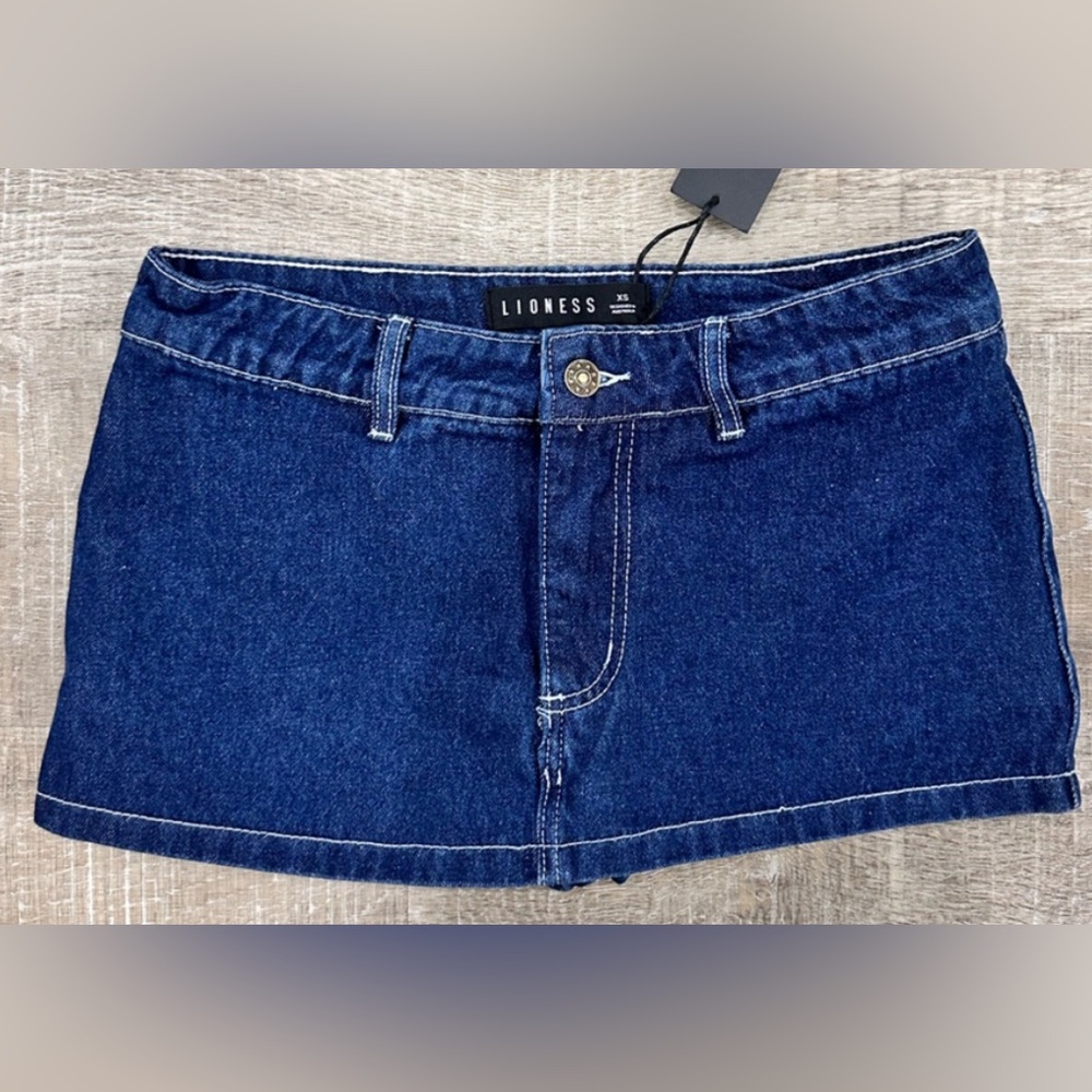 LIONESS brand new mini skort